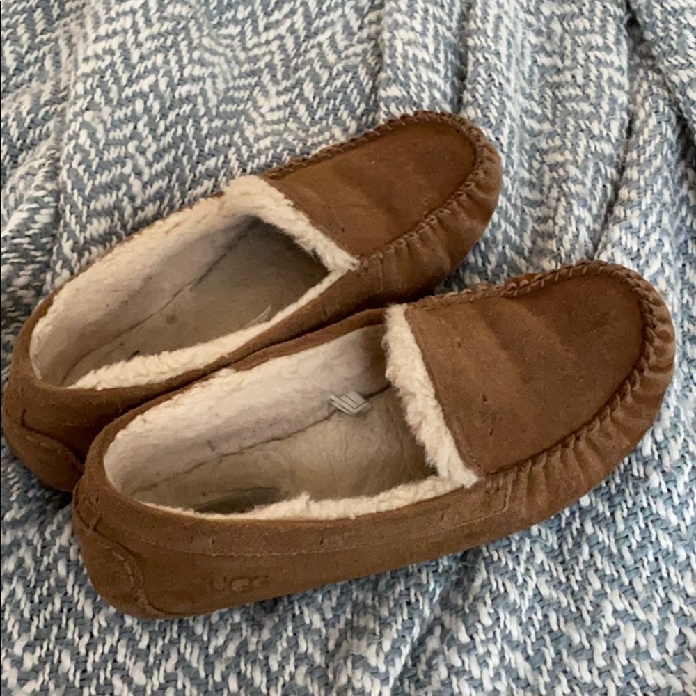 Ugg slippers women’s size 6